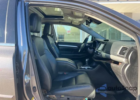 2017 Toyota Highlander Se z USA, uszkodzony, nr VIN 5TDJZRFH8HS396120